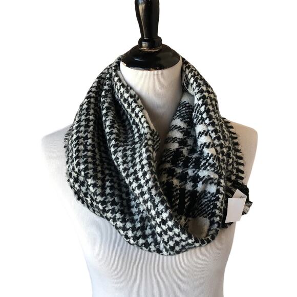 D&Y Black & White Reversible Houndstooth Scarf, OS, NWT! - Picture 3 of 5